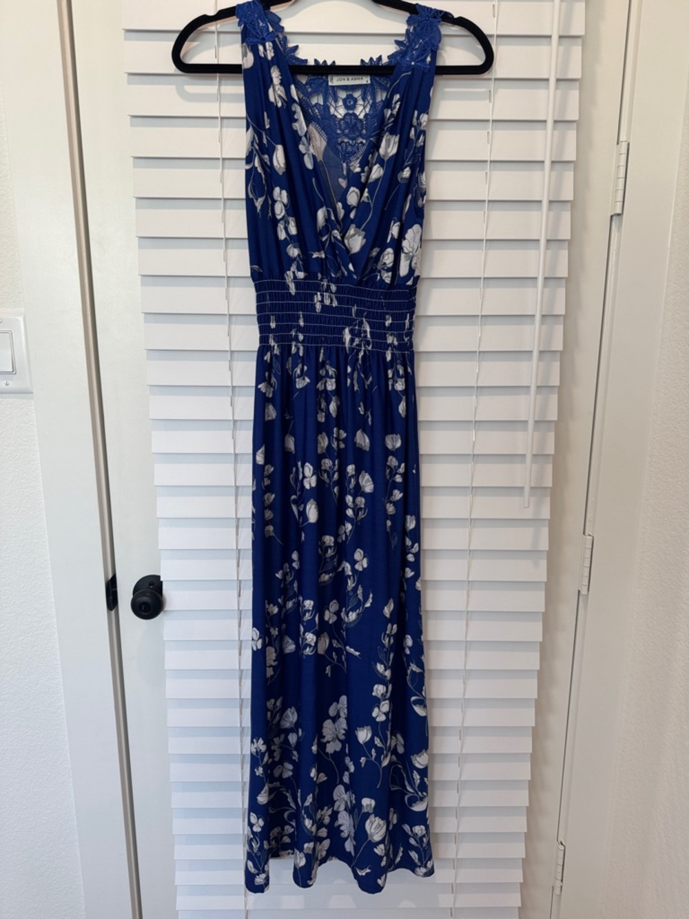 Jon & Anna Sleeveless V-Neck Lace Appliqué Maxi Dress Women's Small Tropical.